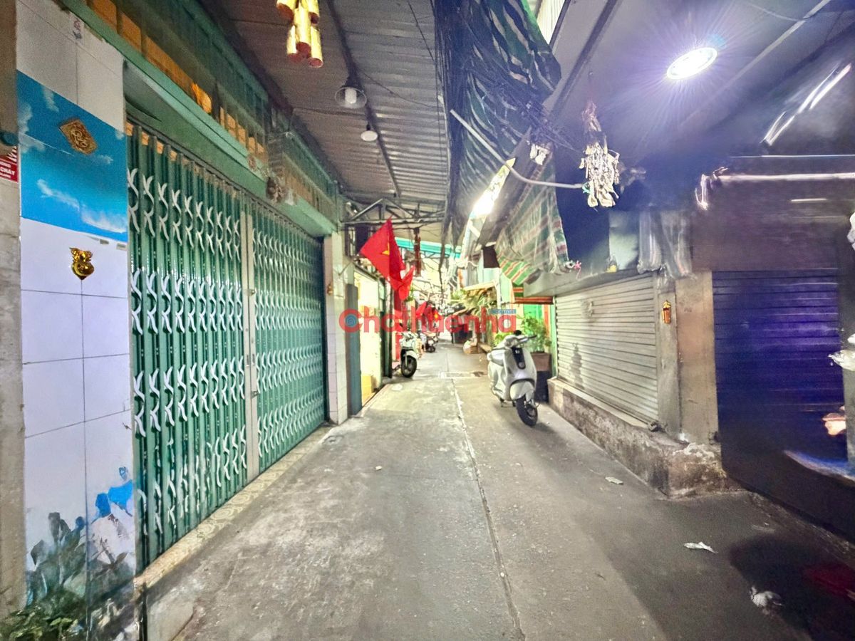 Cho thuê nhà nguyên căn tại Hẻm Yersin, Quận 1 - 10 phòng cải tạo tự do