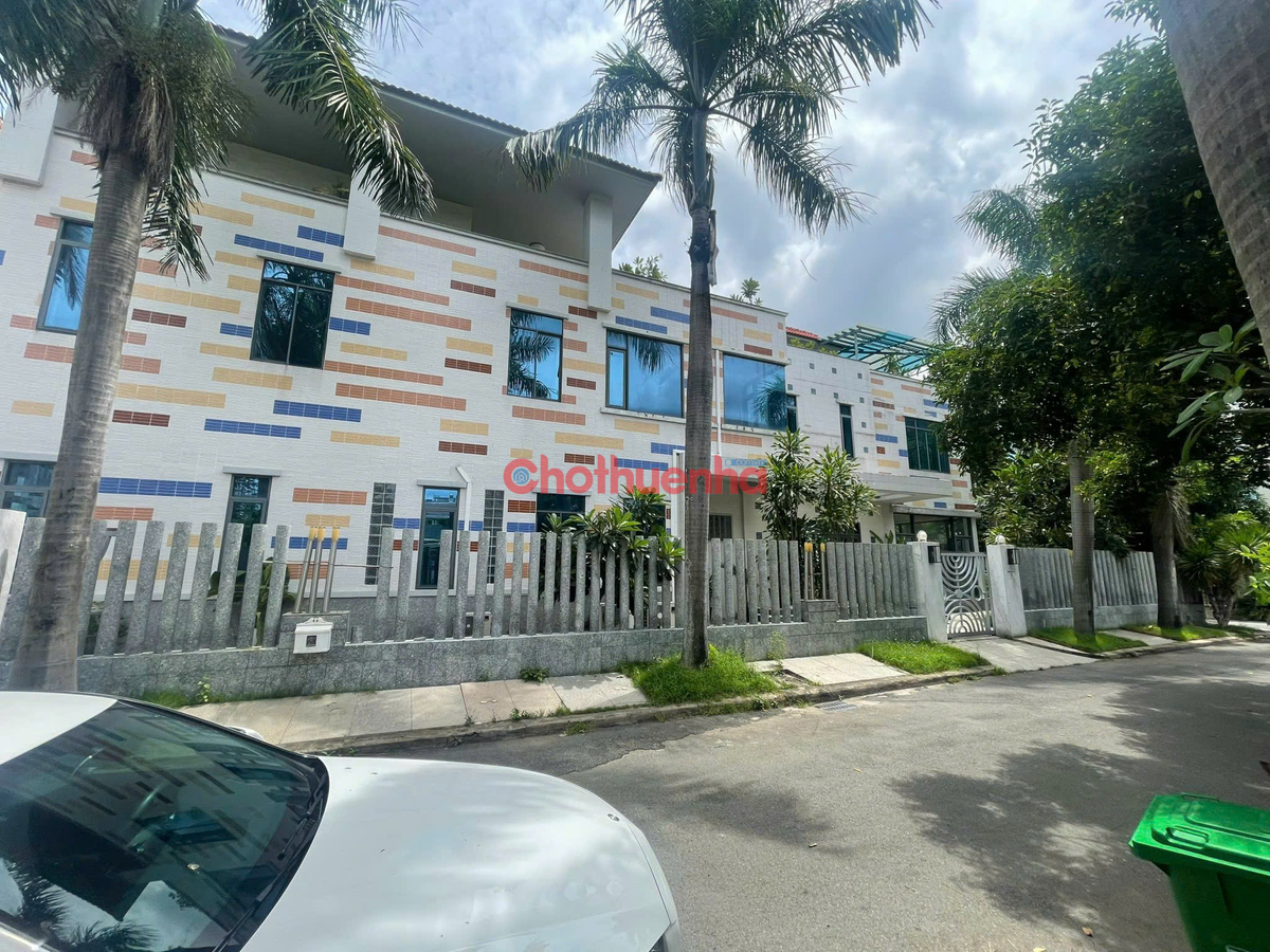CHO THUÊ NHÀ GÓC 2 MẶT TIỀN NAM THÔNG 3 PHÚ MỸ HƯNG – 555M², 5 PHÒNG NGỦ