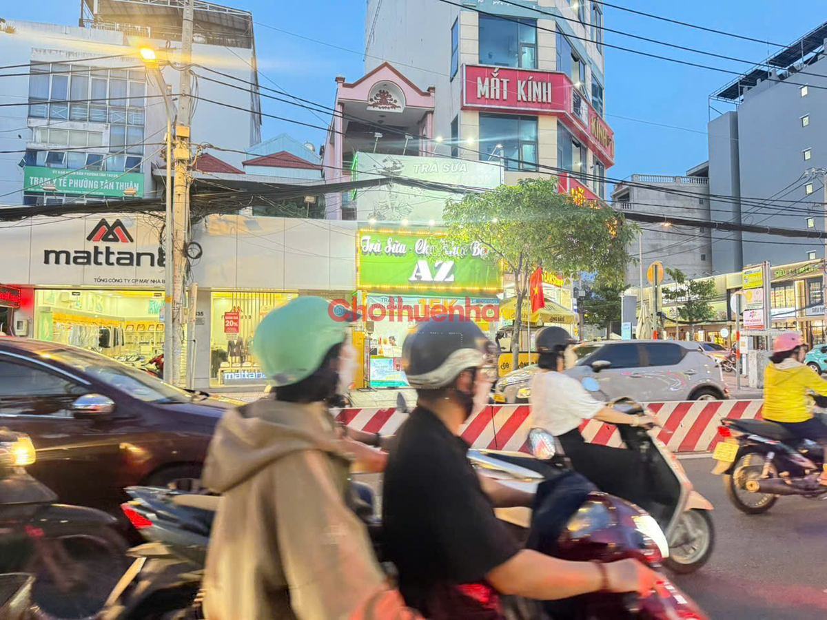 CHO THUÊ NHÀ MẶT TIỀN 539 HUỲNH TẤN PHÁT TÂN THUẬN – 105M², 4 TẦNG