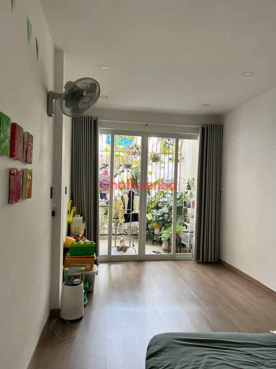 CHO THUÊ NHÀ NGUYÊN CĂN ĐƯỜNG TRẦN KHẮC CHÂN, QUẬN 1 – FULL NỘI THẤT