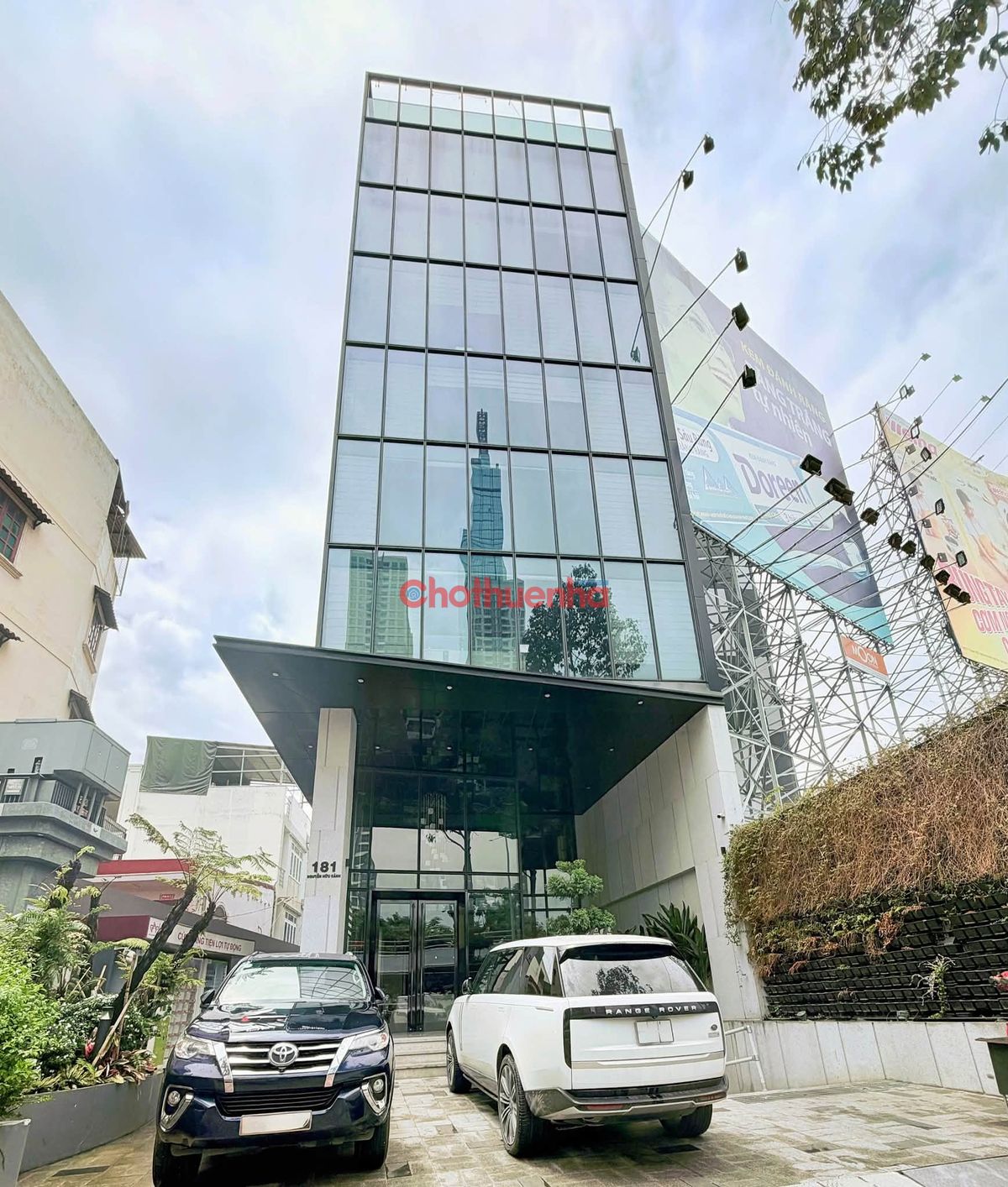 CHO THUÊ TÒA NHÀ NGUYỄN HỮU CẢNH BÌNH THẠNH, 1 HẦM 9 TẦNG, GFA 3.100M², KHUÔN VIÊN 672M²