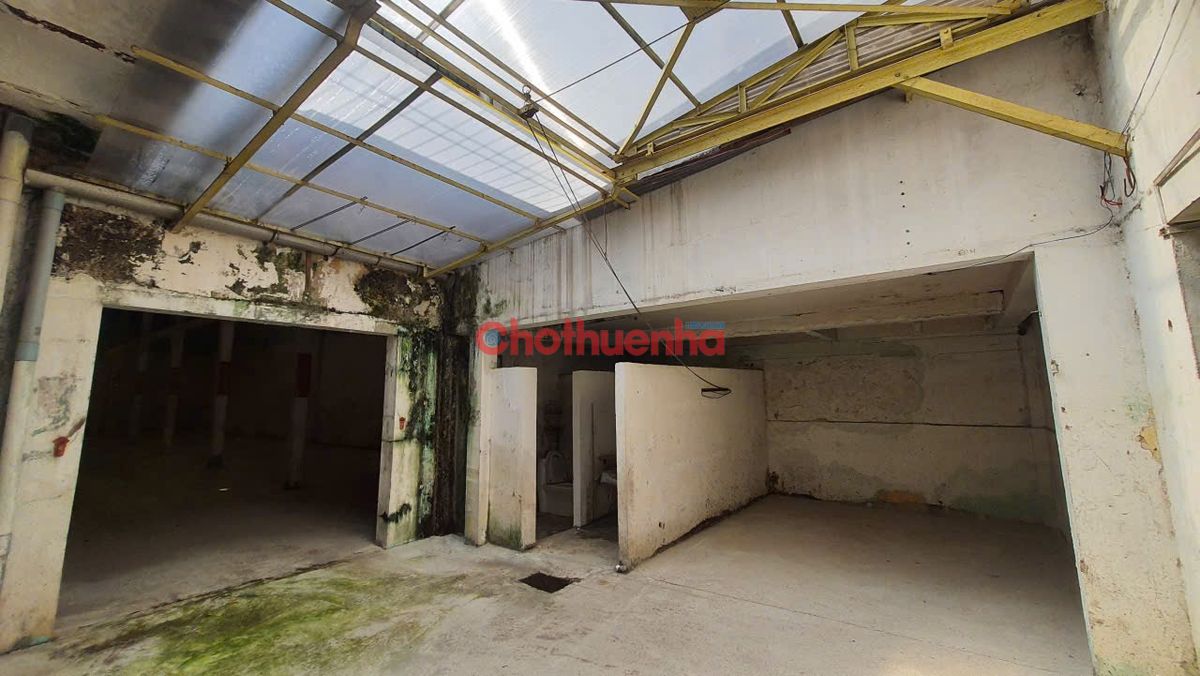 CHO THUÊ NHÀ MẶT TIỀN 599 BẾN BÌNH ĐÔNG , PHƯỜNG PHÚ ĐỊNH, TP.HCM, DTSD : 1550m2