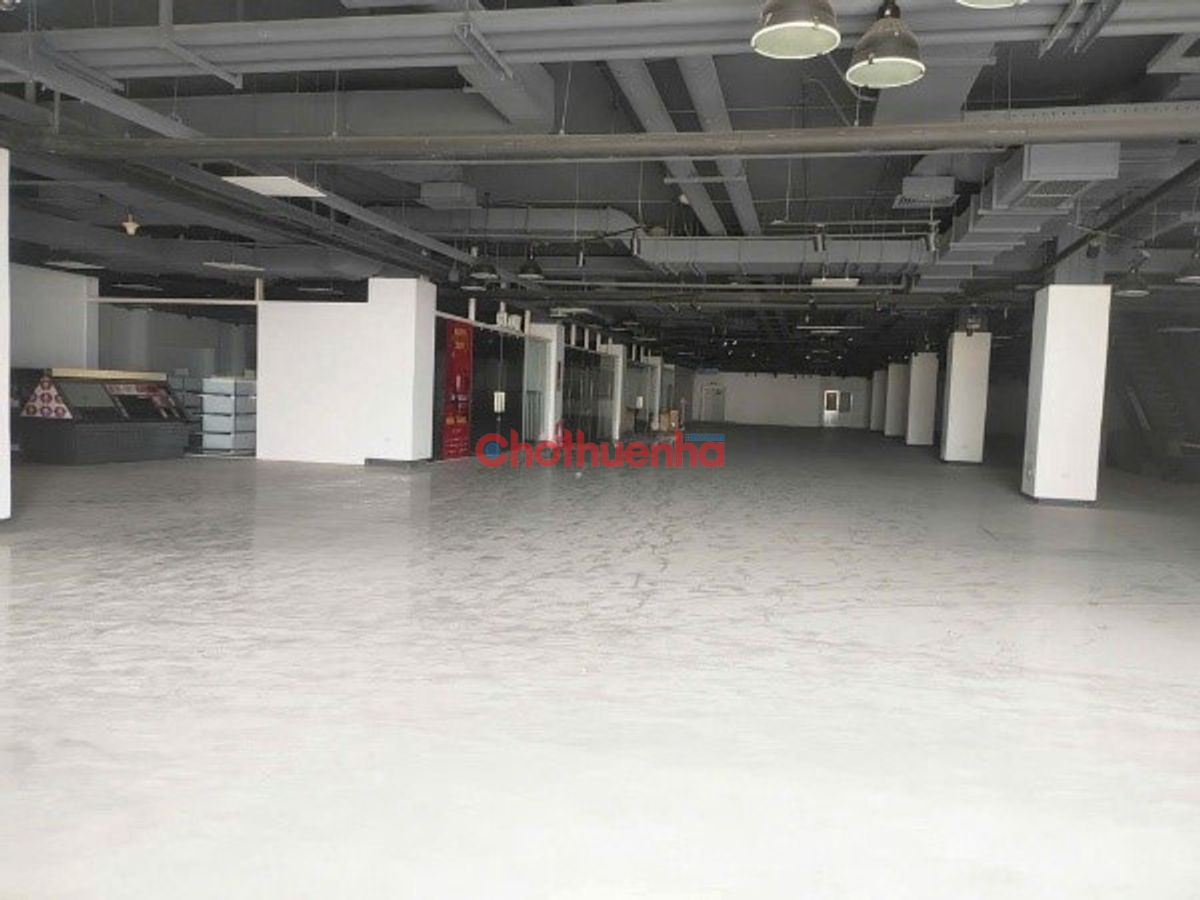 CHO THUÊ SÀN 1.500M² – ĐƯỜNG PHẠM VĂN CHÍ, QUẬN 6 – CÓ THANG HÀNG 2 TẤN