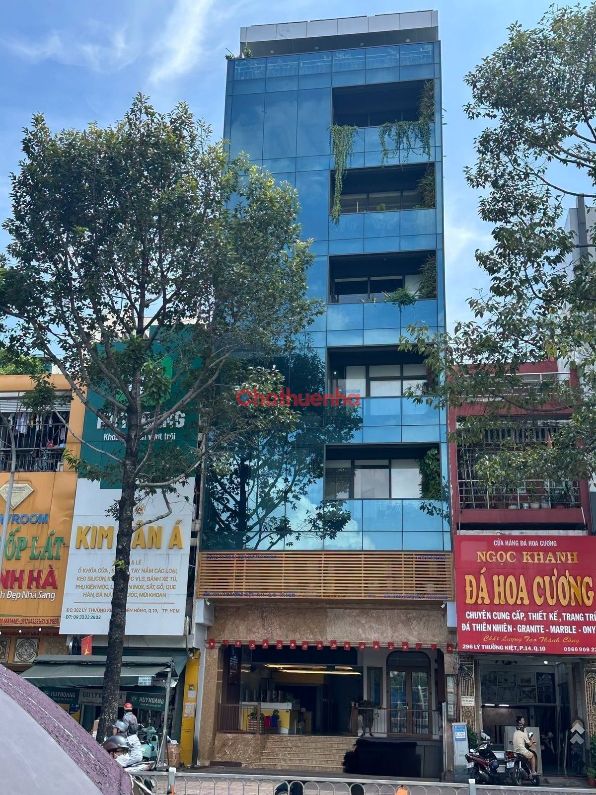 CHO THUÊ TÒA NHÀ 298–300 LÝ THƯỜNG KIỆT, QUẬN 10 – ĐỐI DIỆN NHÀ THI ĐẤU PHÚ THỌ