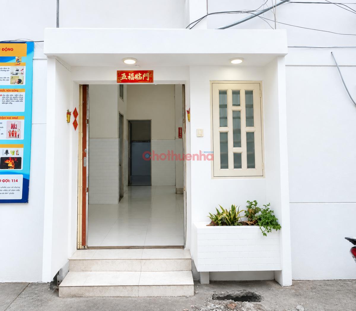 CHO THUÊ CĂN HỘ TẦNG TRỆT  DTSD 70m2 C/C 212A NGUYỄN TRÃI, QUẬN 1