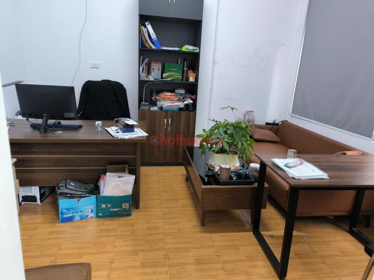 Cho thuê văn phòng tầng 2 - Tháng 6 chuyển vào luôn