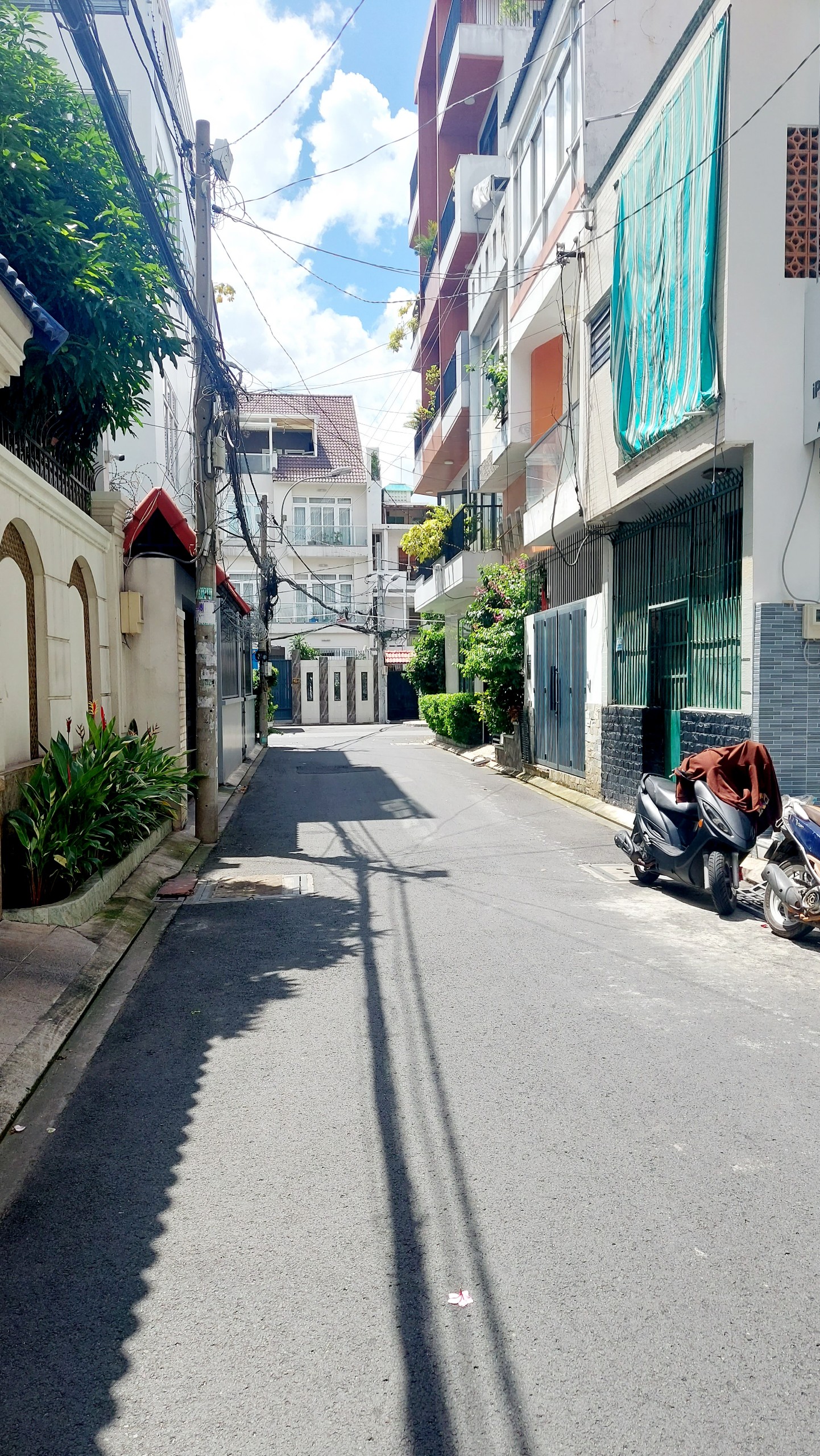 Cho thuê nhà xinh hẻm xe hơi Cách Mạng Tháng 8, Phường 7, Quận Tân Bình gần ngã tư Bảy Hiền