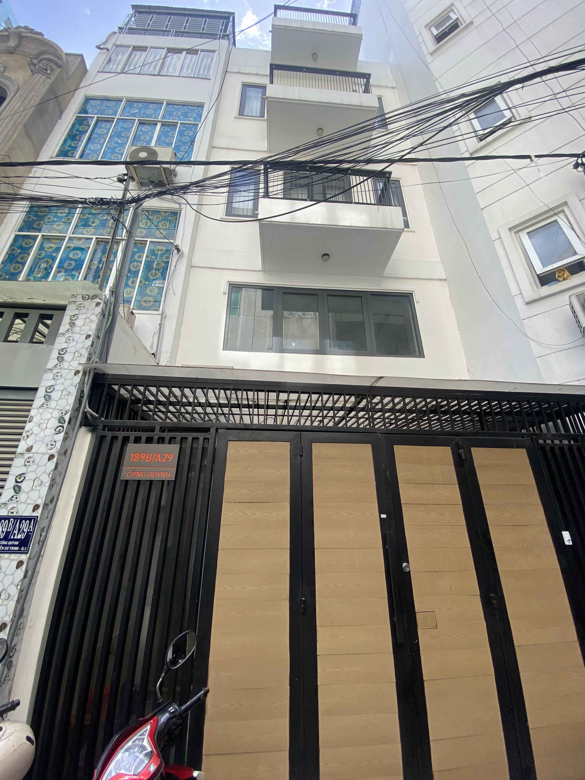 Cống Quỳnh, Phường Nguyễn Cư Trinh, Quận 1. 