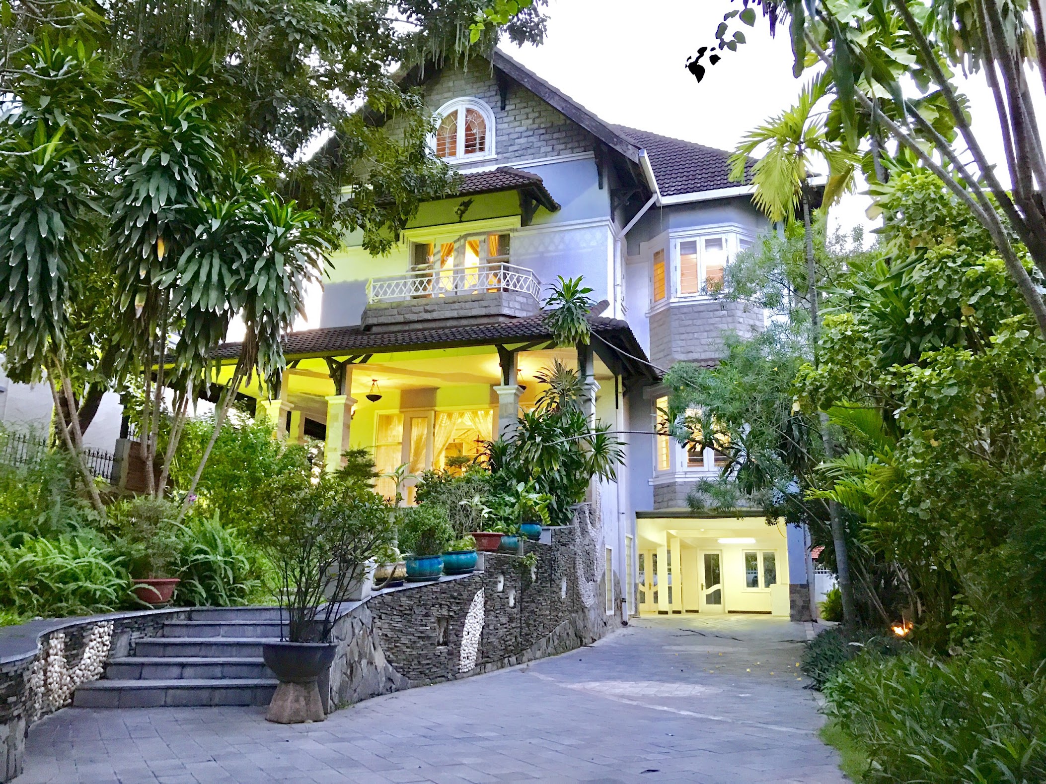 CHO THUÊ BIỆT THỰ COMPOUND THẢO ĐIỀN NGUYỄN VĂN HƯỞNG 700M² PHÙ HỢP Ở, VĂN PHÒNG HOẶC F&B