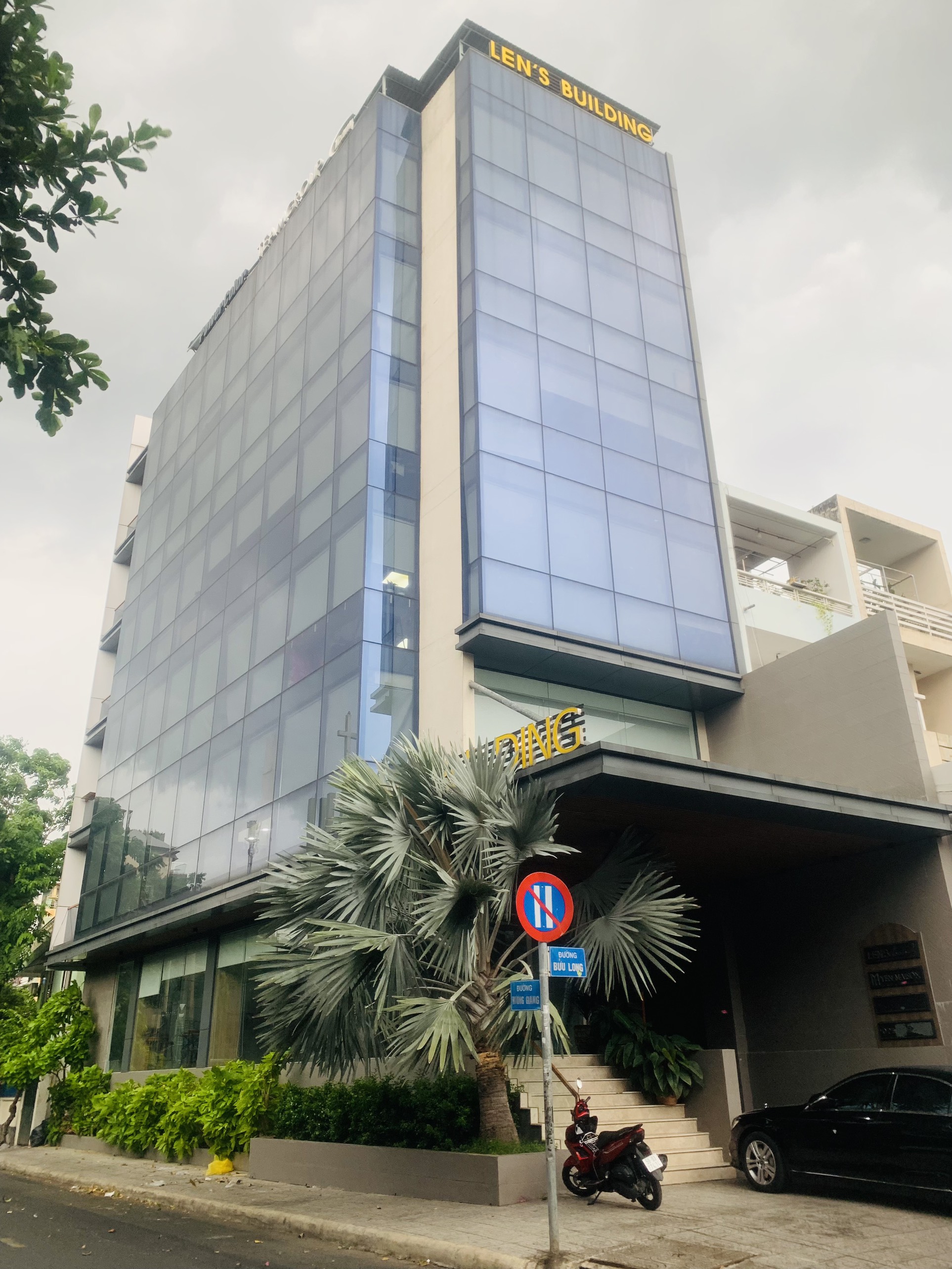 CHO THUÊ BUILDING MẶT TIỀN ĐƯỜNG HƯƠNG GIANG Q10 NGAY GÓC 3 MẶT TIỀN  NGANG 9M DÀI 25M 