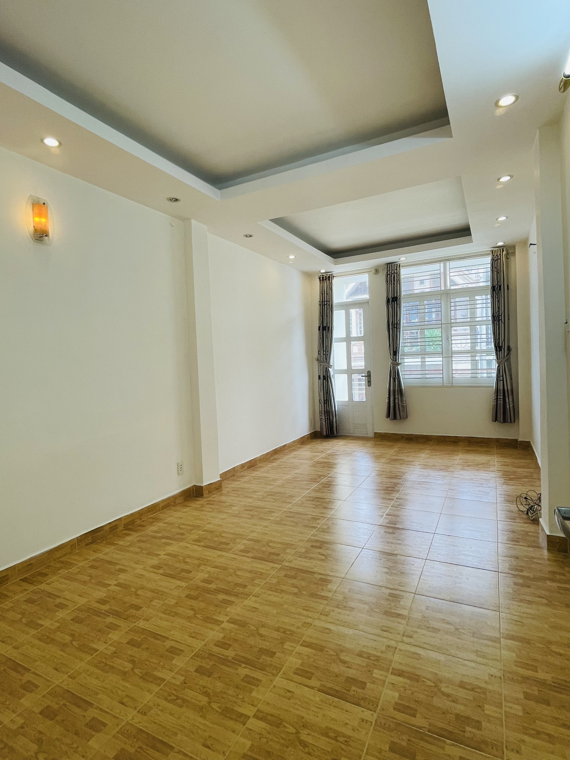 Nhà đẹp khu sân bay hẻm xe tải Nguyễn Đình Khơi, Phường 4, Tân Bình