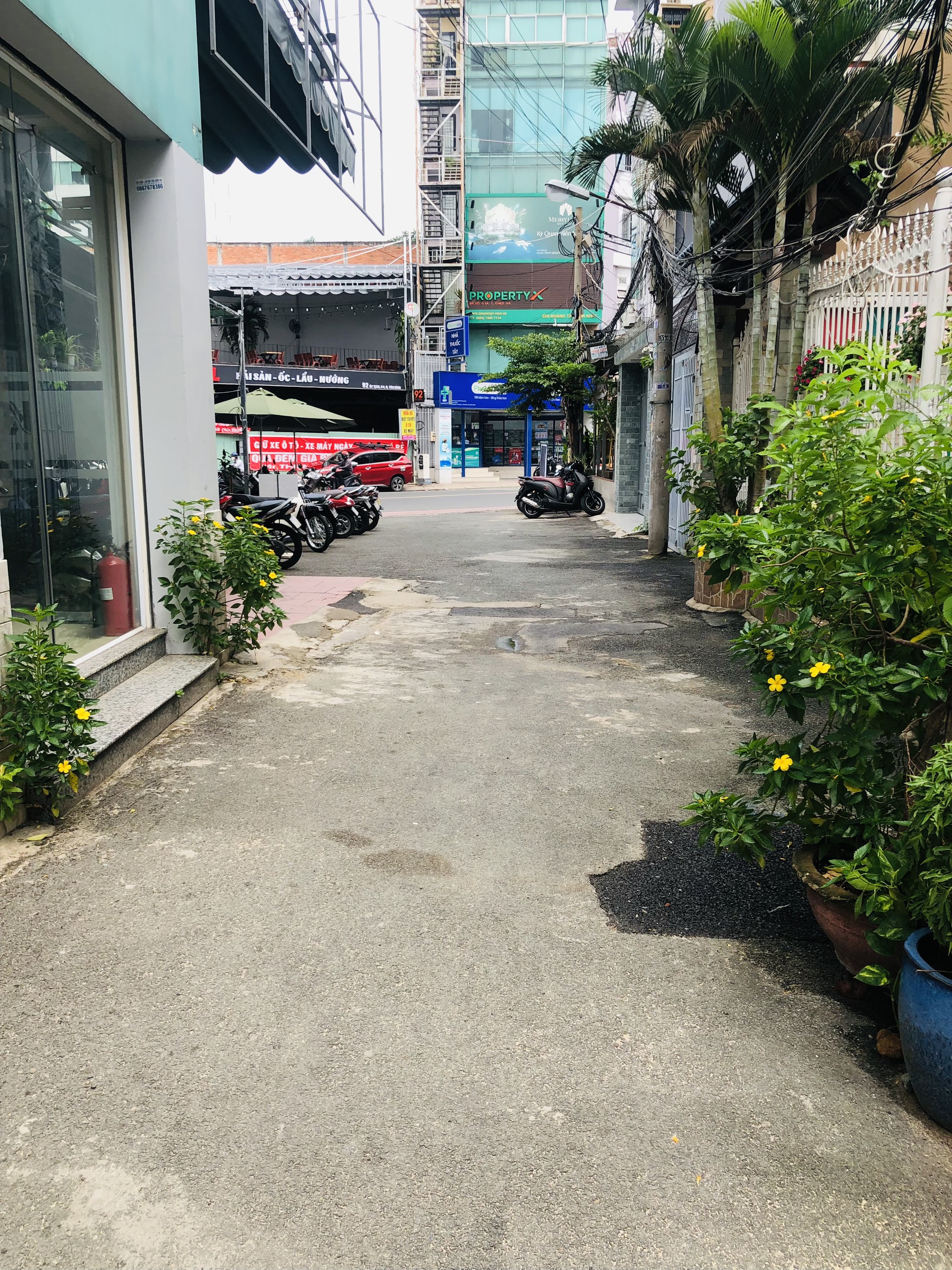 Cho thuê nhà hẻm xe hơi đường Út Tịch, phường 4, quận Tân Bình