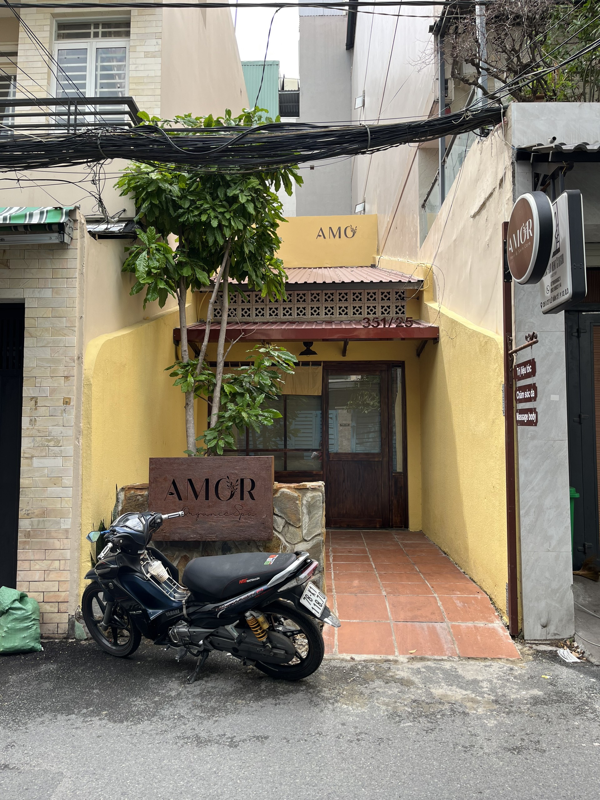 Cho thuê nhà đẹp sân vườn hẻm xe hơi Lê Văn Sỹ - Quận 3