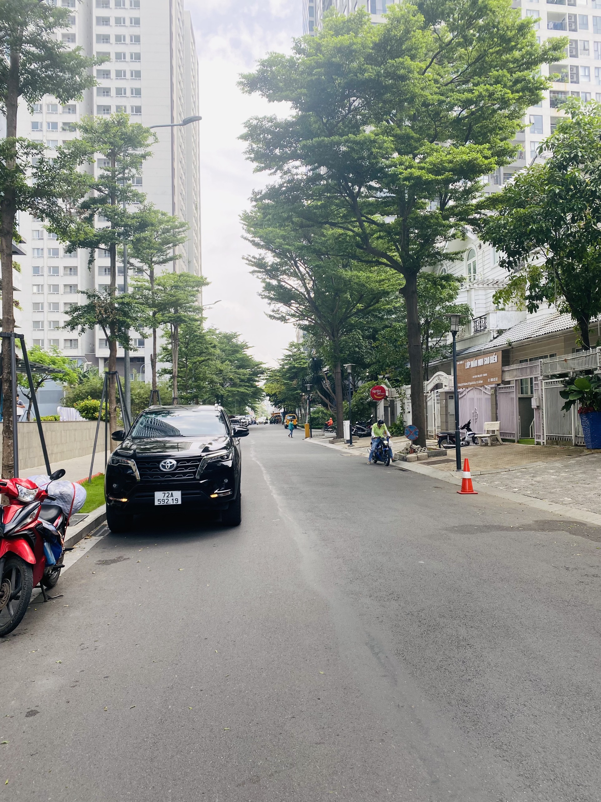 Cho thuê nhà nguyên căn đường D1 saigon pearl, Phường 25, Bình Thạnh