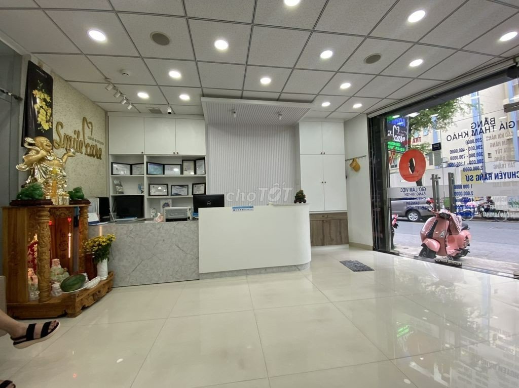 Sư Vạn Hạnh, Phường 10, Quận 10. Có thang máy