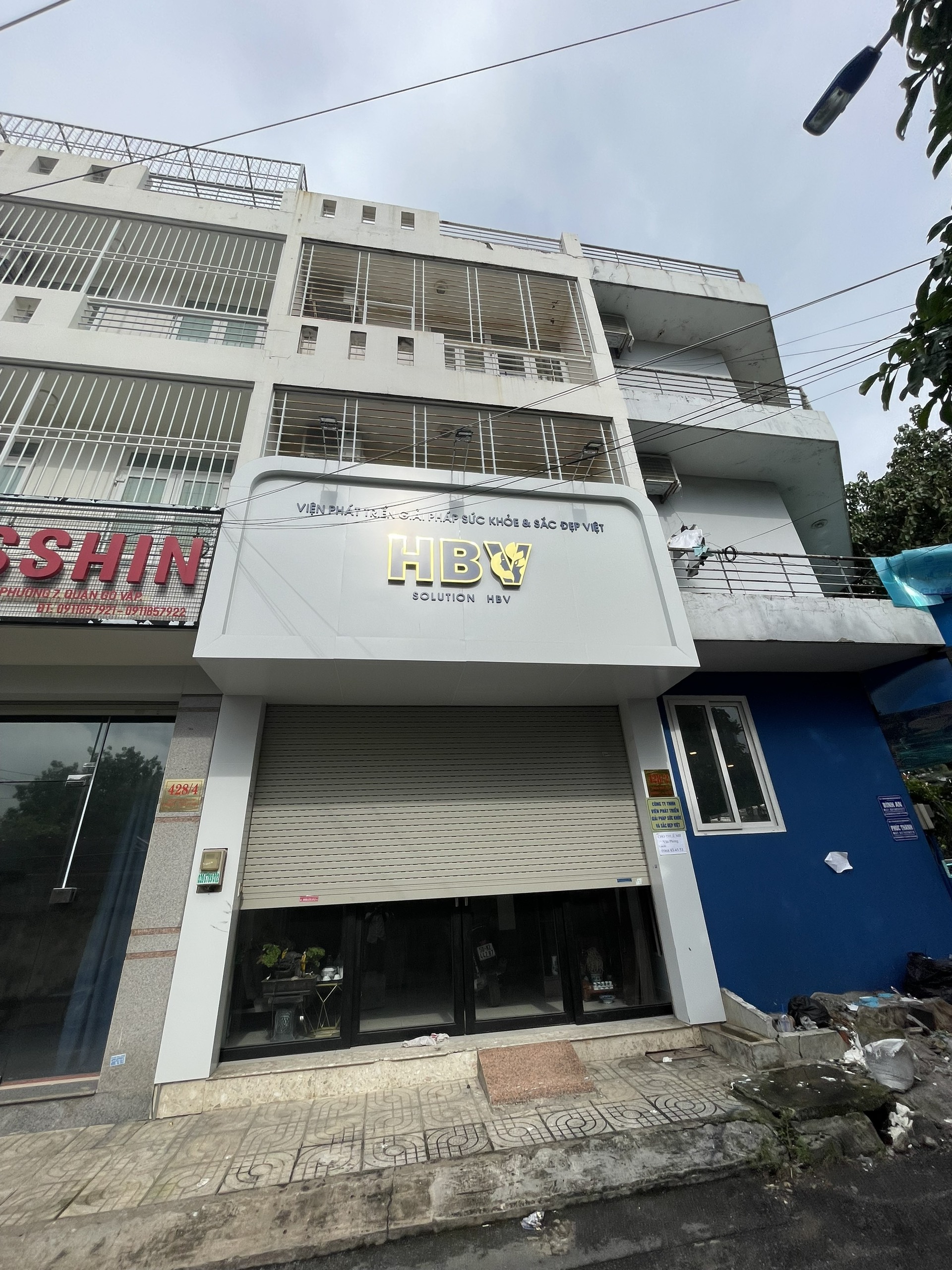 cho thuê nhà nguyên căn đường Phan Văn Trị  - Nhà mới trống suốt, ô tô đậu được trước nhà hoặc ngủ trong nhà. Giá còn 22 triệu/ tháng