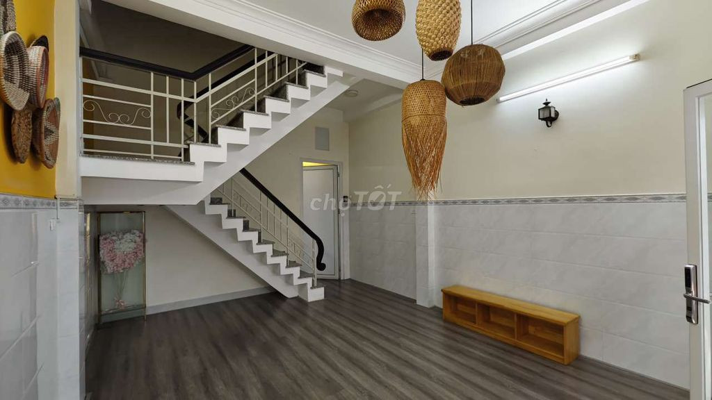 Cho thuê nhà nguyên căn hẻm xe hơi Võ Văn Tần hai chiều