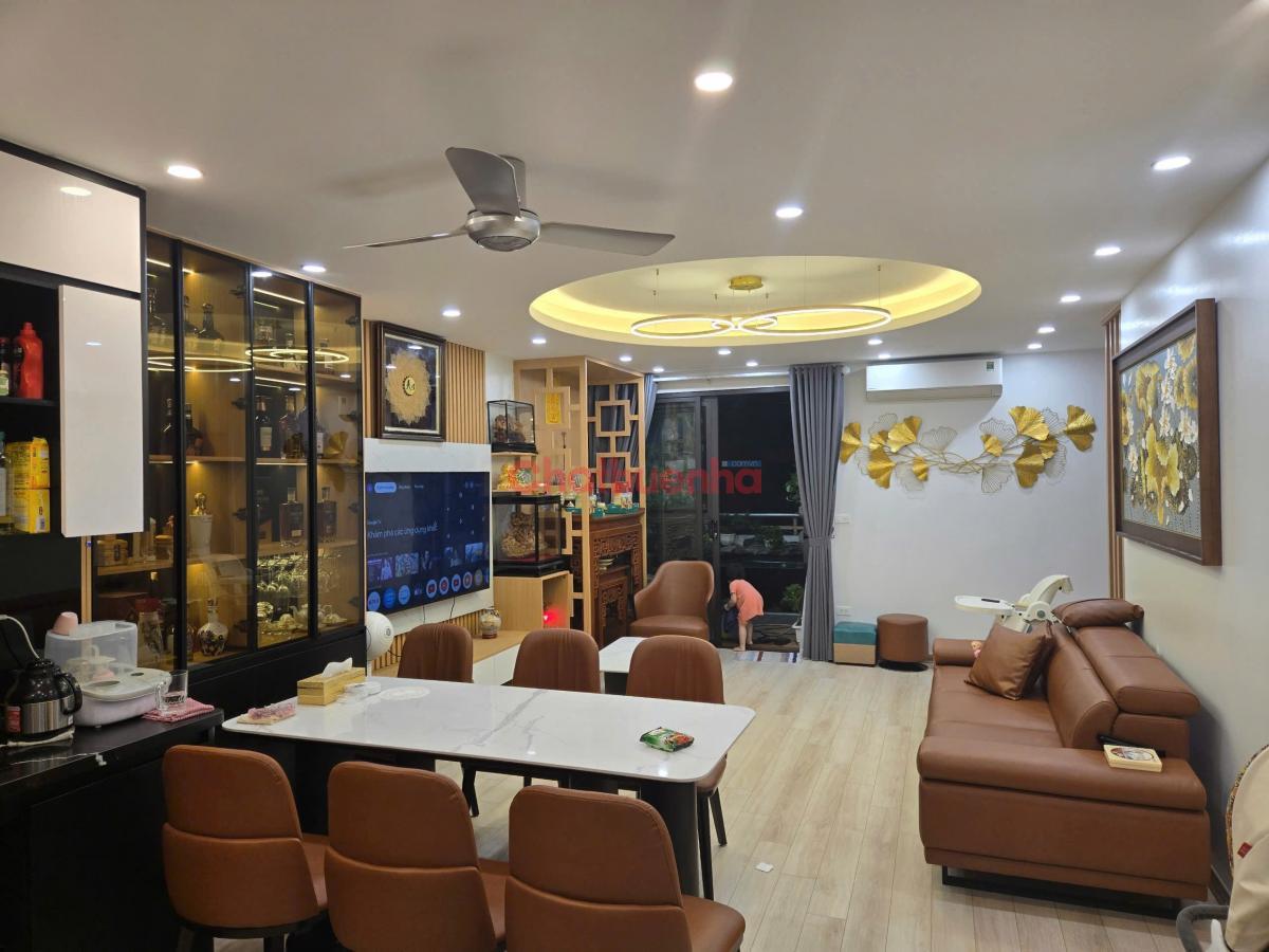 Chính chủ cho thuê CHCC C6 Mỹ Đình 1, dt 130m2, 4PN 3WC, nhà mới sửa đẹp, full nội thất cao cấp
