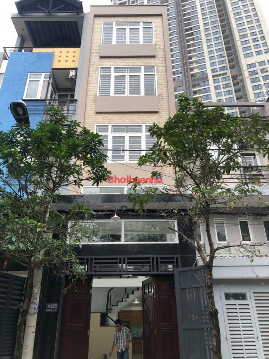 NGUYÊN CĂN TRỆT LỮNG 3 LẦU ngày LANDMARK 81