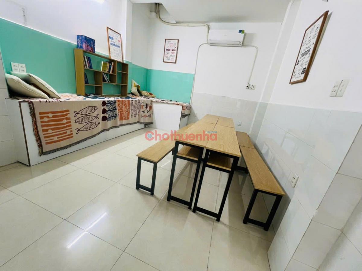 Cho thuê văn phòng thích hợp làm lớp dạy học. Gần ngã 4 Phan Văn Trị Nguyễn Oanh. Đối diện cafe Du Miên. Nhiều phòng giá từ 3-6tr. Liên hệ chính Duyên. 0906837386