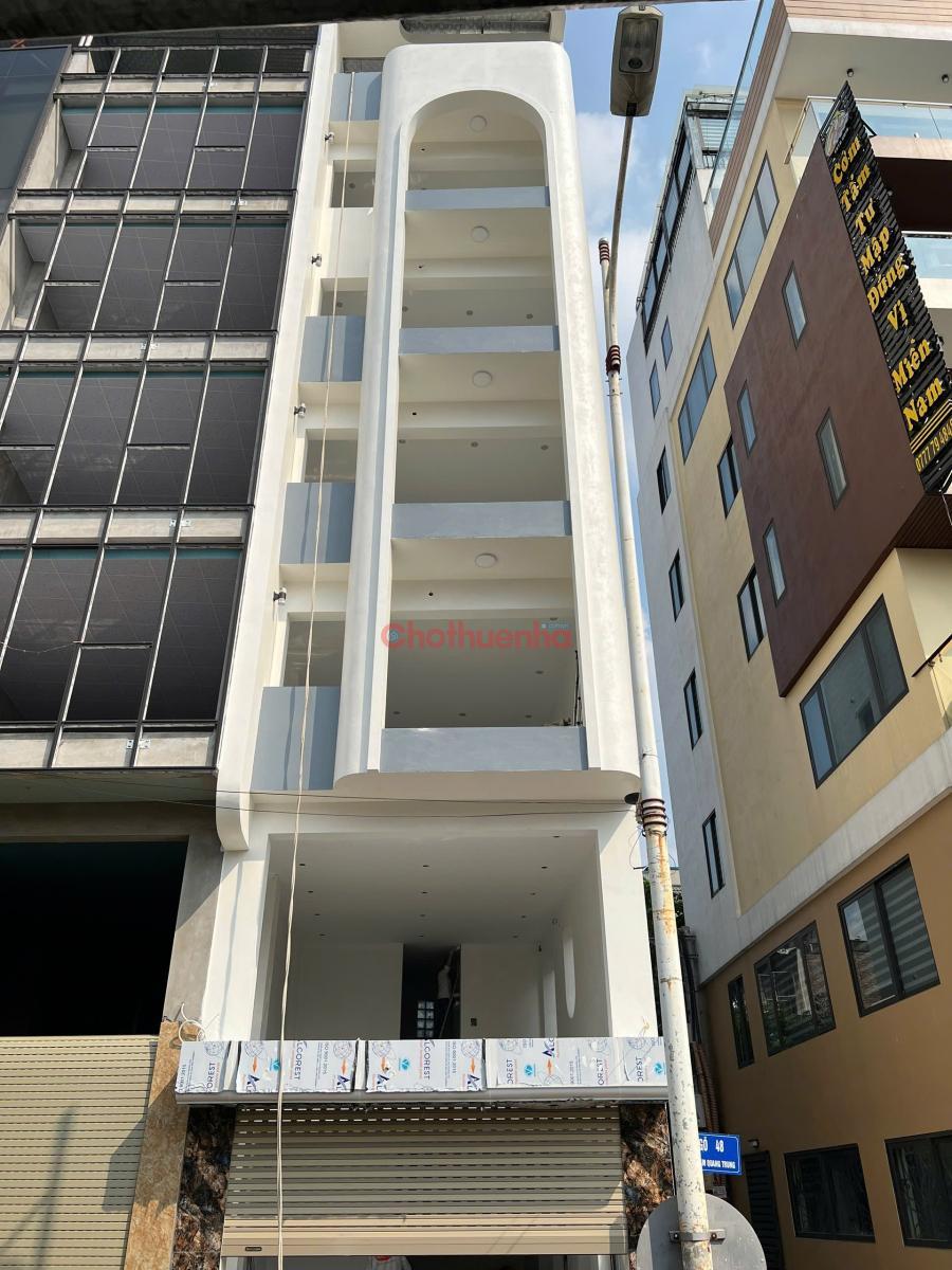 Cho thuê NGUYÊN CĂN hoặc THEO TẦNG\r\nSát Aeon Mall Long Biên, lô góc 2 đường thông, đường 6m, vỉa hè 6m, mặt tiền 5m, 55m x 7 tầng, có THANG MÁY, điều hoà, nóng lạnh ạ. Mới 100%\r\n[[Nearby Aeon Mall Long Bien, 2-facade villa, 2-lane-road, 6-meter-wide-p