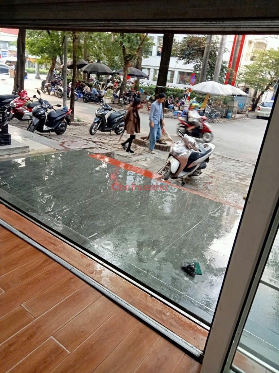 Cho thuê nhà tầng 1,2 phố Nguyễn Khánh Toàn. Cầu giấy. Diện tích 110m x2 tầng. Mặt tiền 5,5m. Giá 35tr/tháng