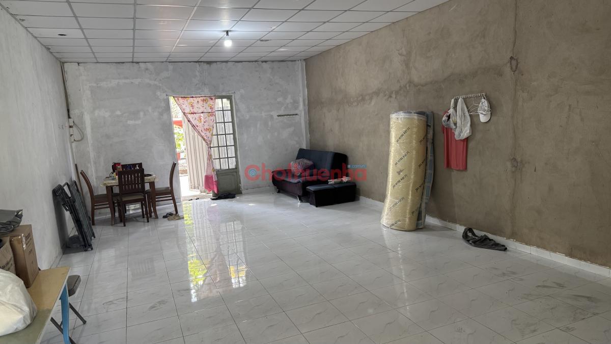 Cho thuê nhà mặt tiền nguyên căn giá rẻ khu Biệt thự Bắc Rạch Chiếc ngay chân cầu Rạch Chiếc, diện tích đất 5x20m, nhà 1 trệt 5x13m