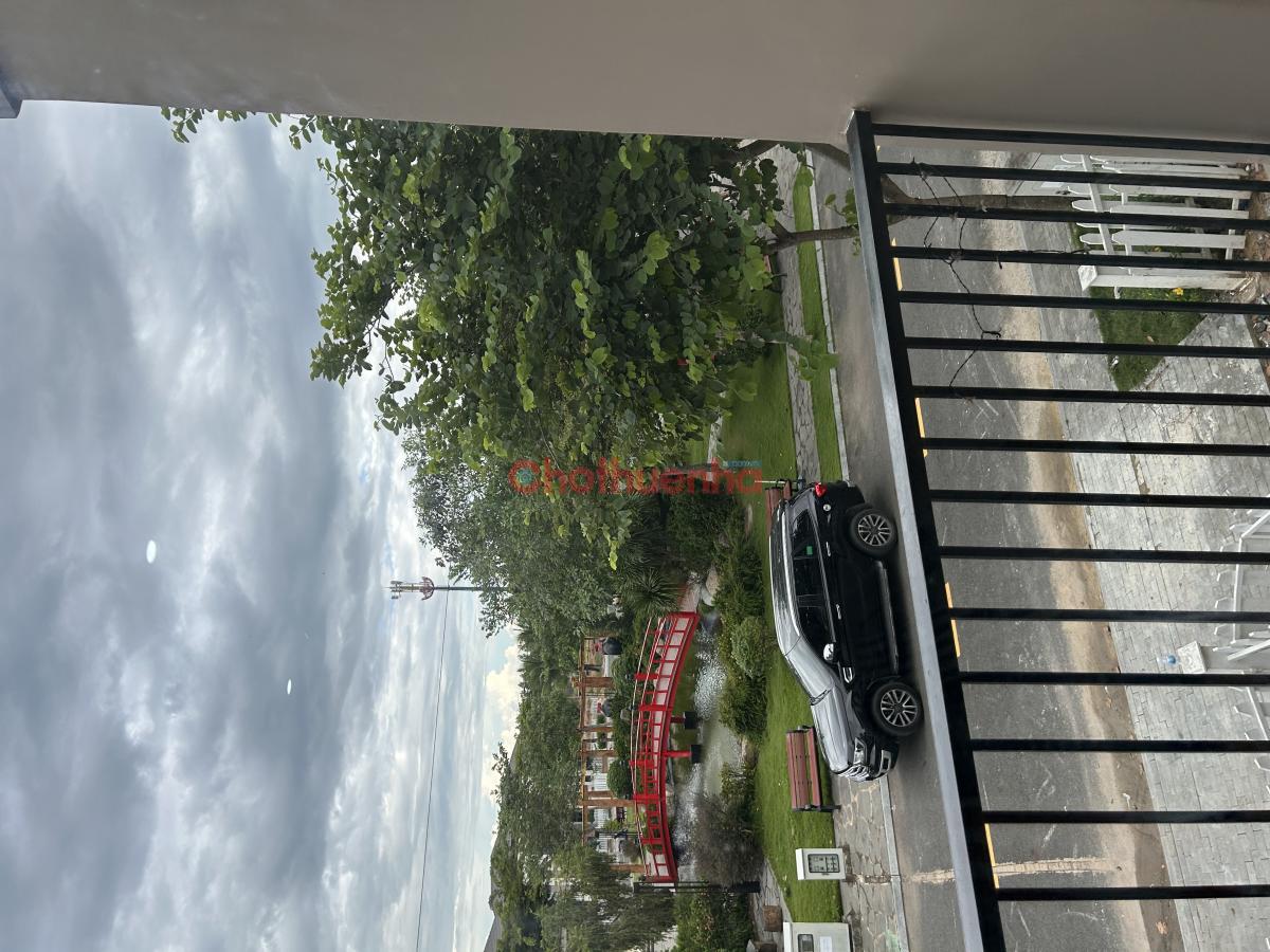 Nhà phố 4PN view công viên khu VIP