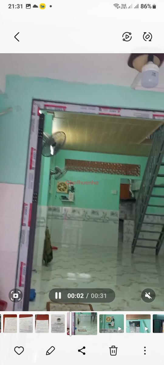 Cho thuê nhà nguyên căn chính chủ. Hẻm cụt. Từ đường Tôn Đản vào khoảng 50 m. Dài 11,5m, rộng 3,5m. 1 trêt, 1 lầu, 2 phòng ngủ, 1 WC.