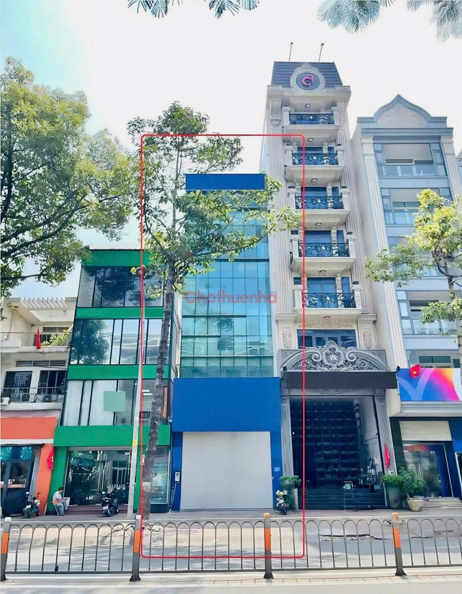 Tòa nhà ốp kính 5 lầu thang máy mặt tiền Lý Thường Kiệt ngay SVĐ Phú Thọ, Quận 10