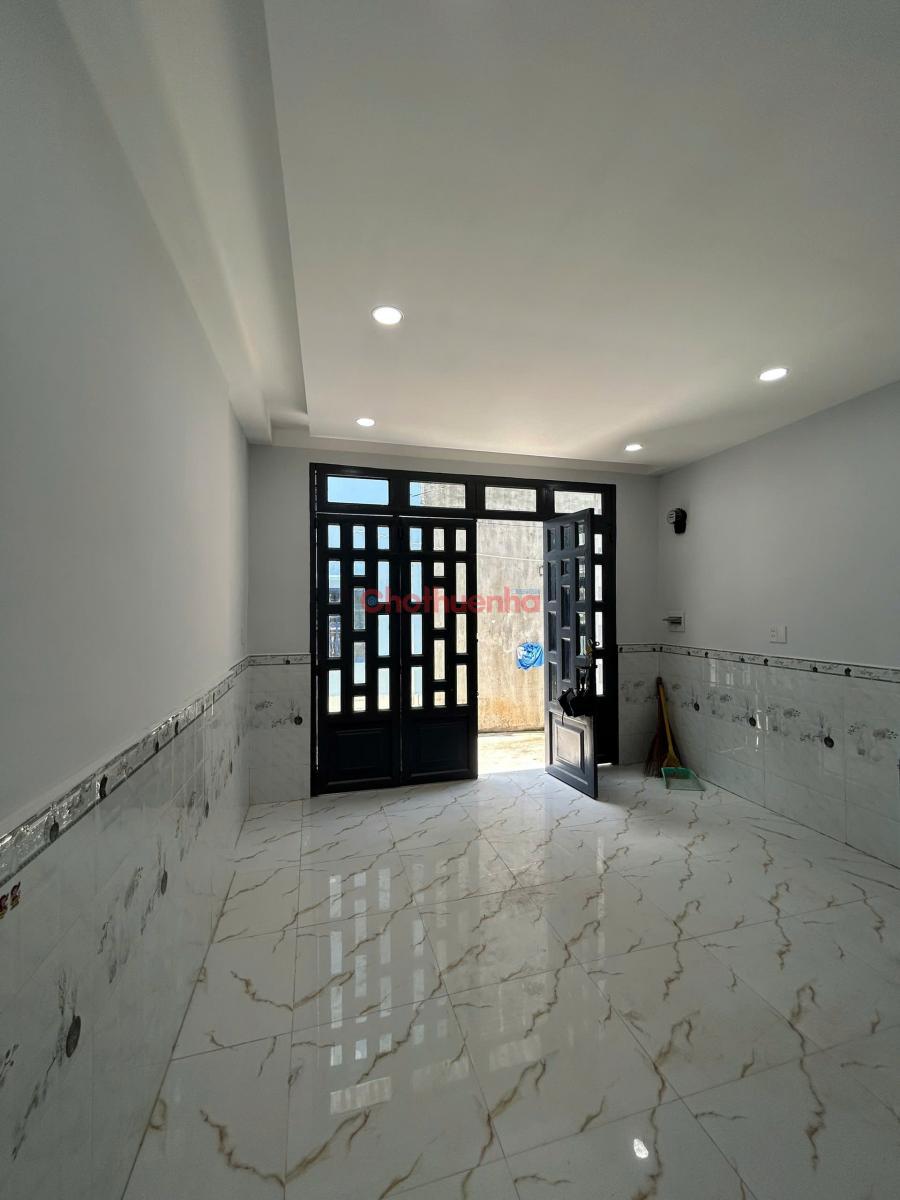 Cho thuê Nhà nguyên căn tại hẻm 149 đường Lưu Hữu Phước, phường Phú Định (Đc cũ: phường 15, quận 8, TP. HCM) Nhà nằm trong khu dân cư yên tĩnh, an ninh tốt, hàng xóm thân thiện, hẻm thông thoáng.